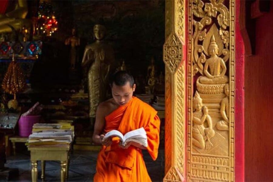 Capture the timeless beauty of Pak Beng’s Buddhist heritage
